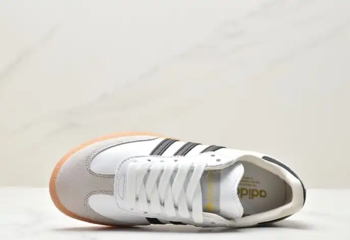 hype Adidas Sneakers