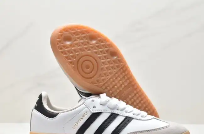 hype Adidas Sneakers