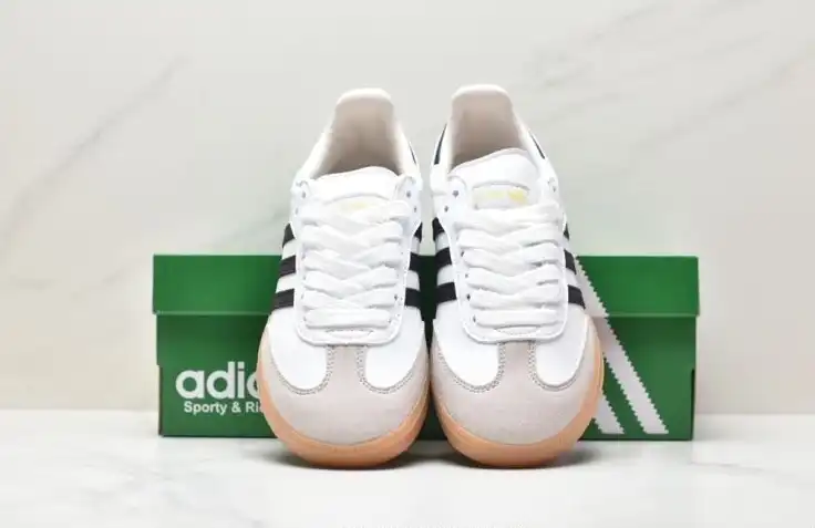 hype Adidas Sneakers