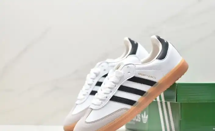 hype Adidas Sneakers