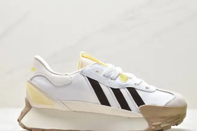 hype Adidas Sneakers