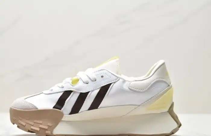 hype Adidas Sneakers