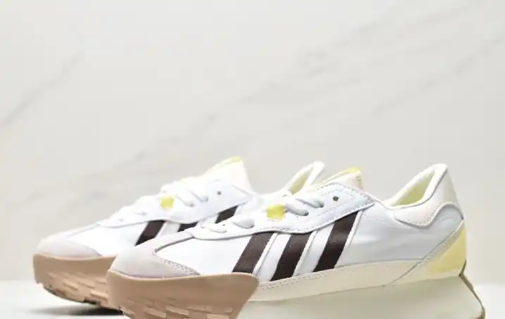 hype Adidas Sneakers