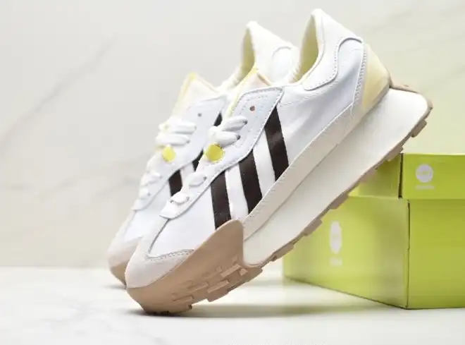 hype Adidas Sneakers