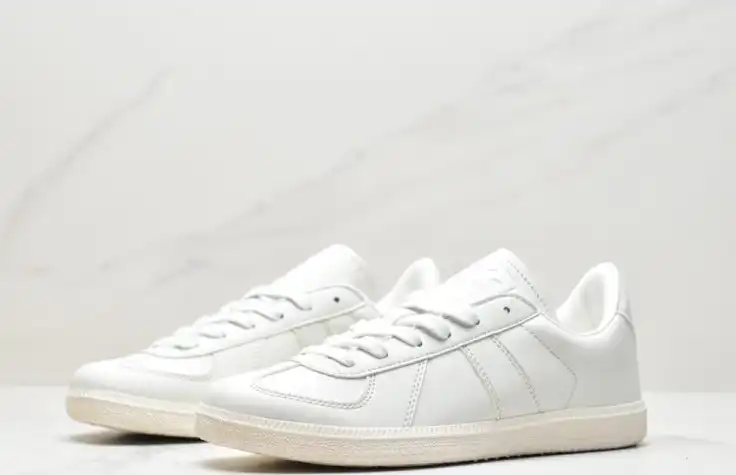 hype Adidas Sneakers