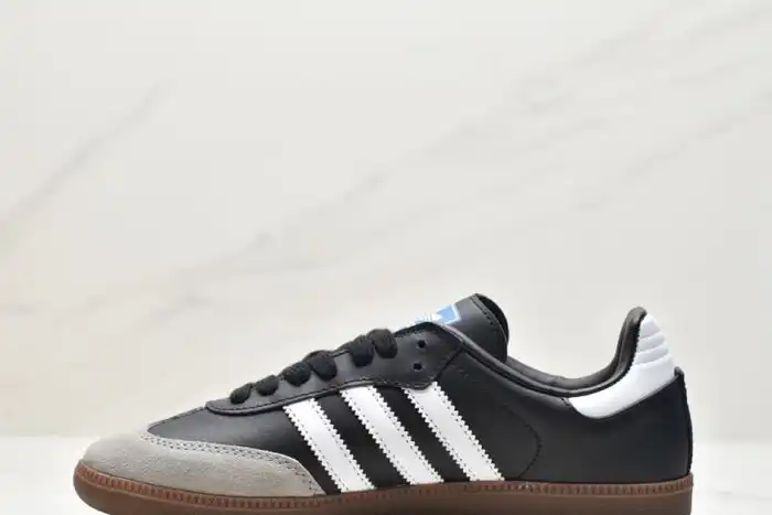 hype Adidas Sneakers