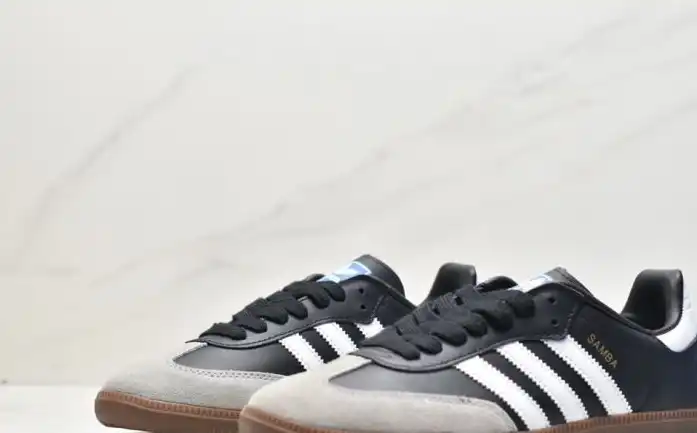 hype Adidas Sneakers