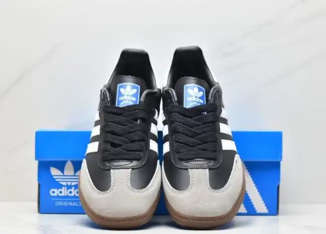 hype Adidas Sneakers