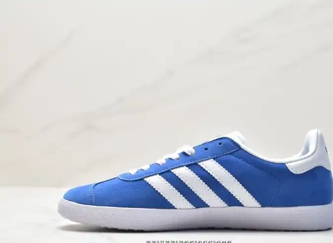 hype Adidas Sneakers