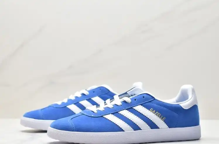 hype Adidas Sneakers