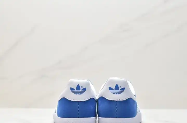 hype Adidas Sneakers