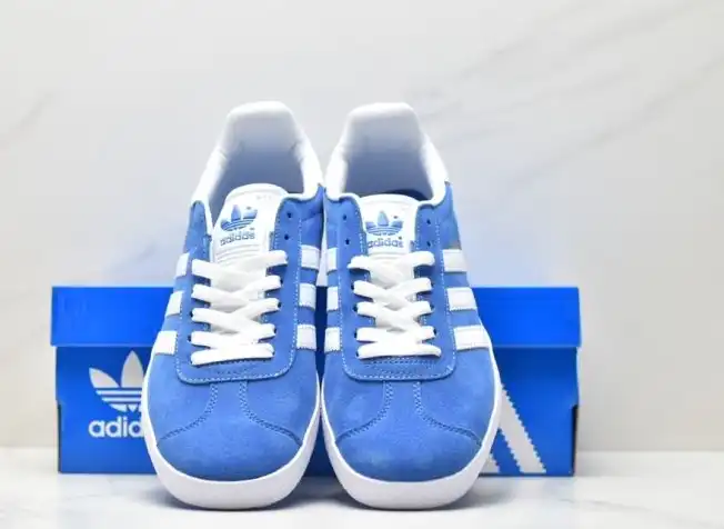 hype Adidas Sneakers