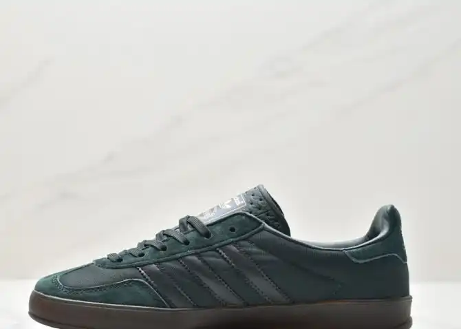 hype Adidas Sneakers