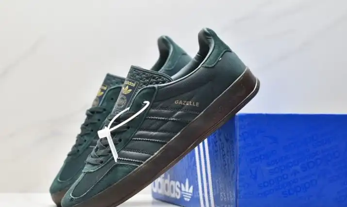 hype Adidas Sneakers