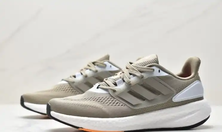 hype Adidas Sneakers