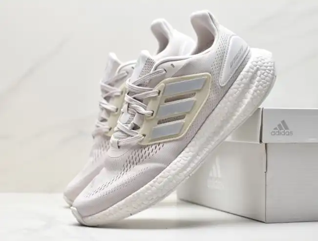 hype Adidas Sneakers