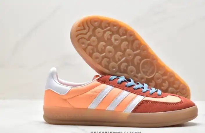 hype Adidas Sneakers