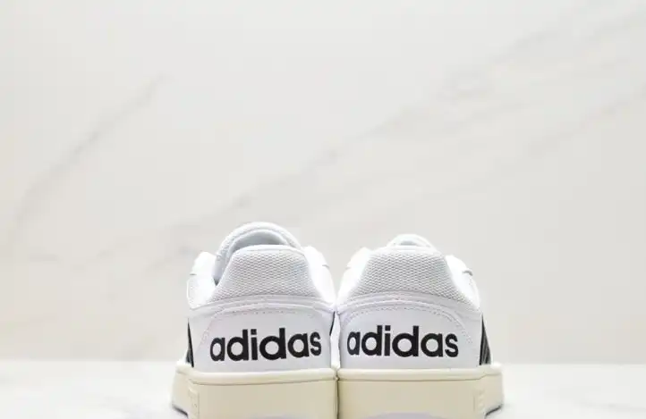 hype Adidas Sneakers