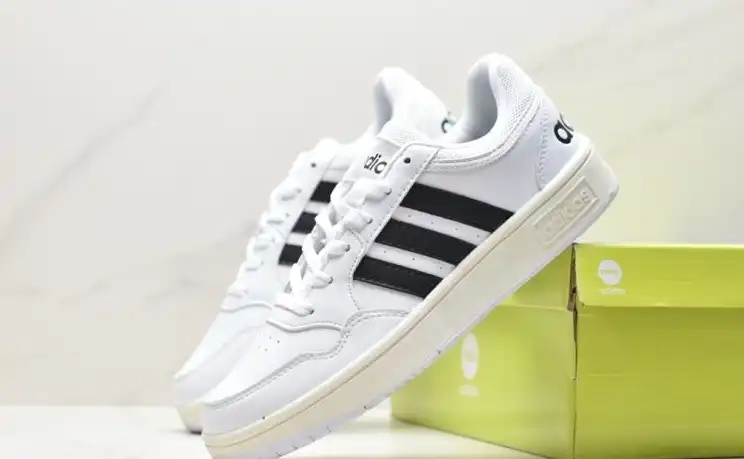 hype Adidas Sneakers