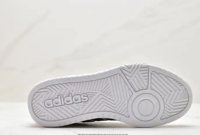 hype Adidas Sneakers