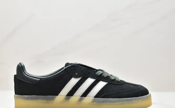 hype Adidas Sneakers