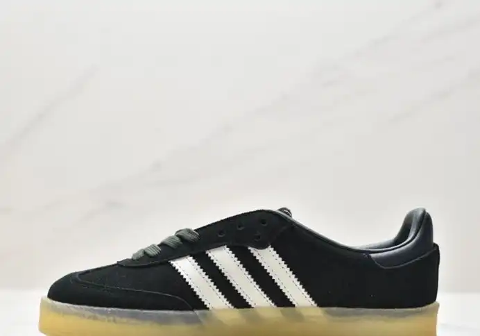 hype Adidas Sneakers