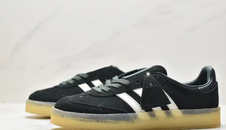 hype Adidas Sneakers