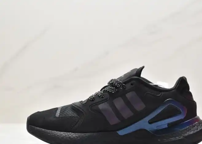 hype Adidas Sneakers