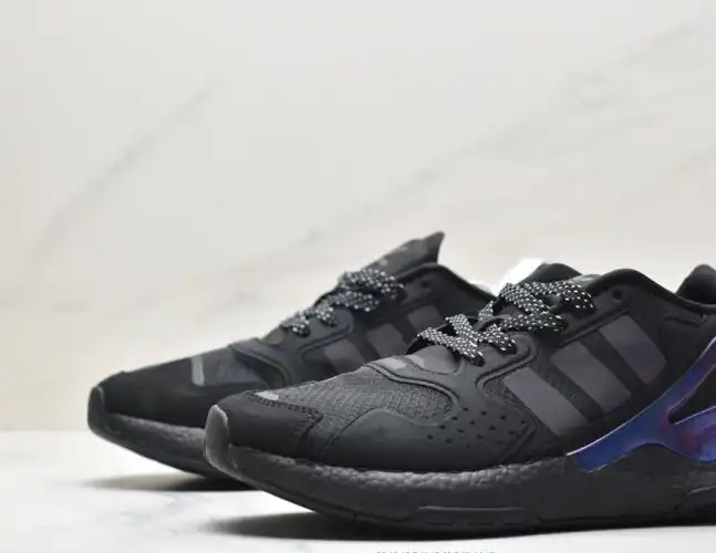 hype Adidas Sneakers