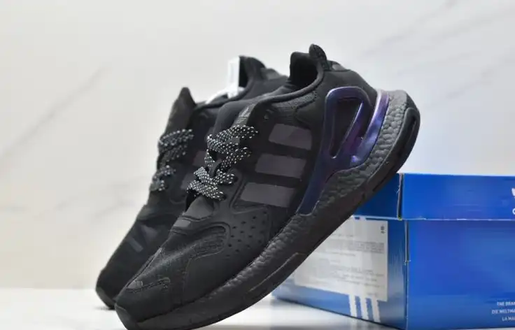 hype Adidas Sneakers