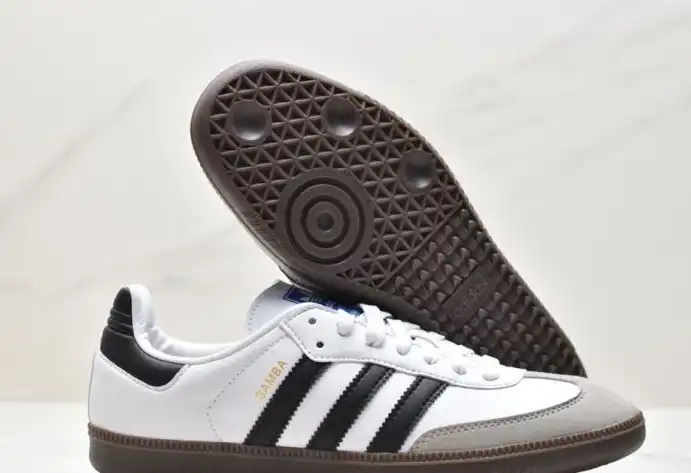 hype Adidas Sneakers