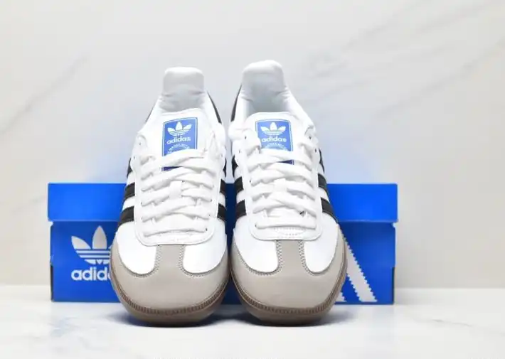 hype Adidas Sneakers