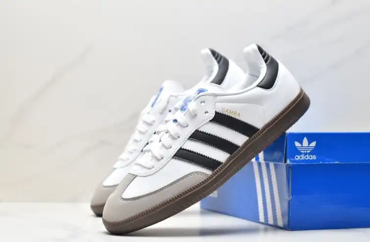 hype Adidas Sneakers