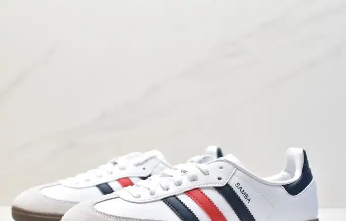 hype Adidas Sneakers