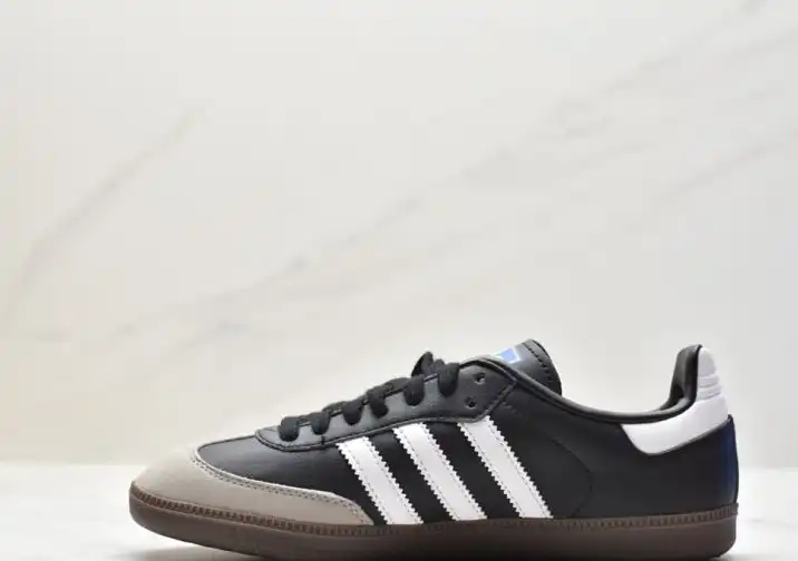 hype Adidas Sneakers