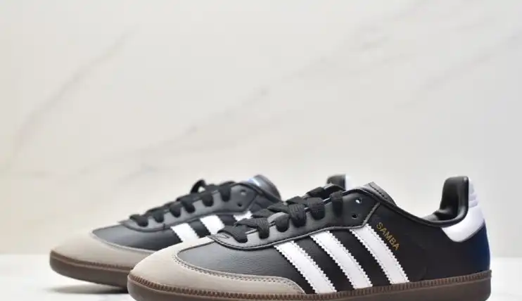 hype Adidas Sneakers