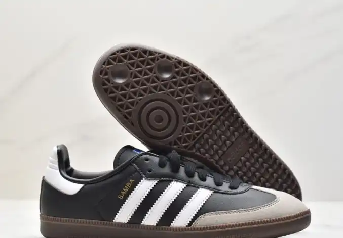 hype Adidas Sneakers