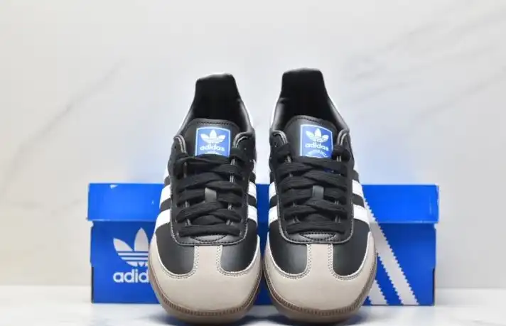 hype Adidas Sneakers