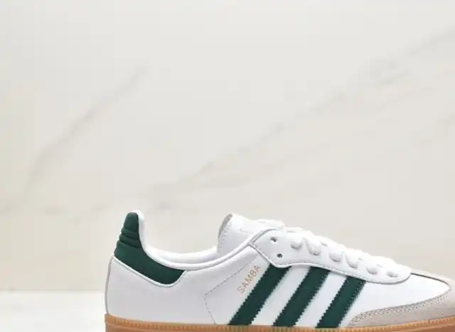 hype Adidas Sneakers