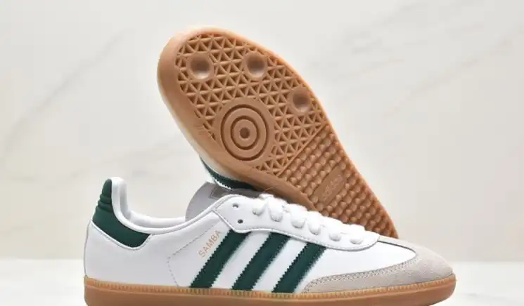 hype Adidas Sneakers