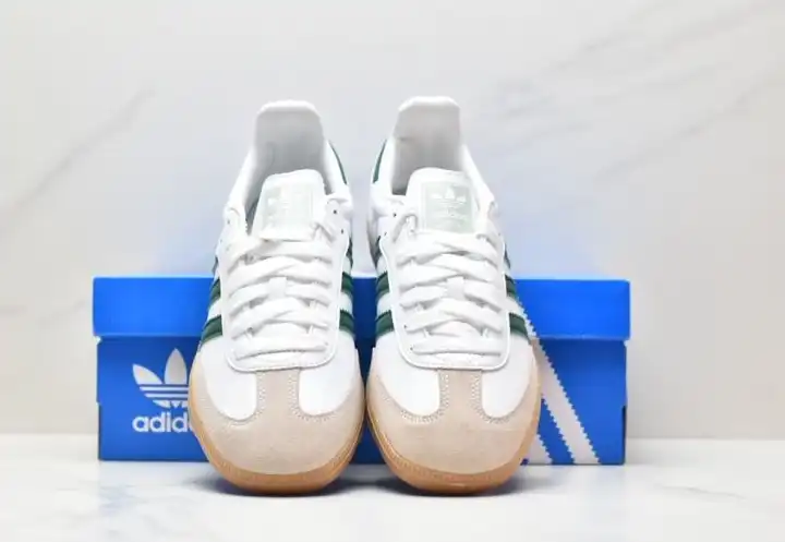 hype Adidas Sneakers