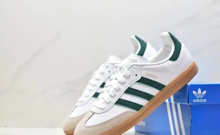 hype Adidas Sneakers