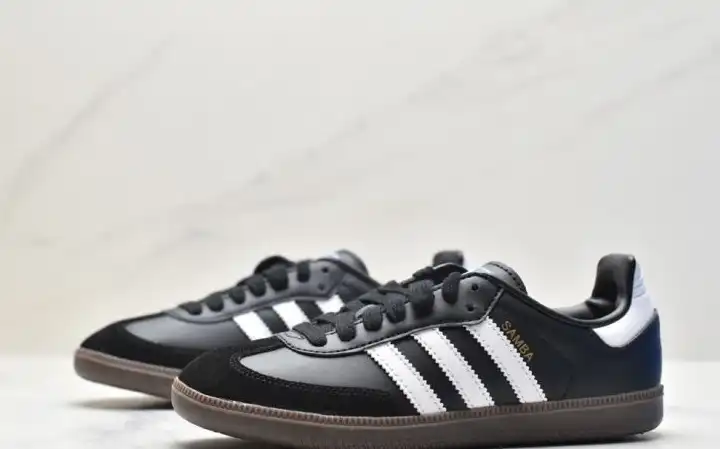 hype Adidas Sneakers