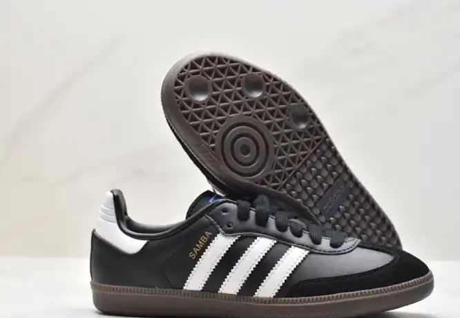 hype Adidas Sneakers