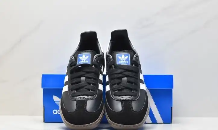 hype Adidas Sneakers