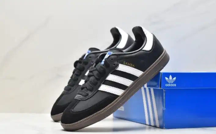 hype Adidas Sneakers