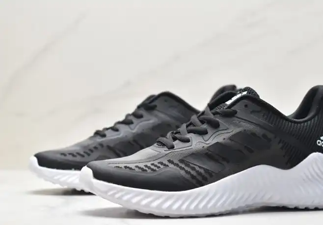 hype Adidas Sneakers