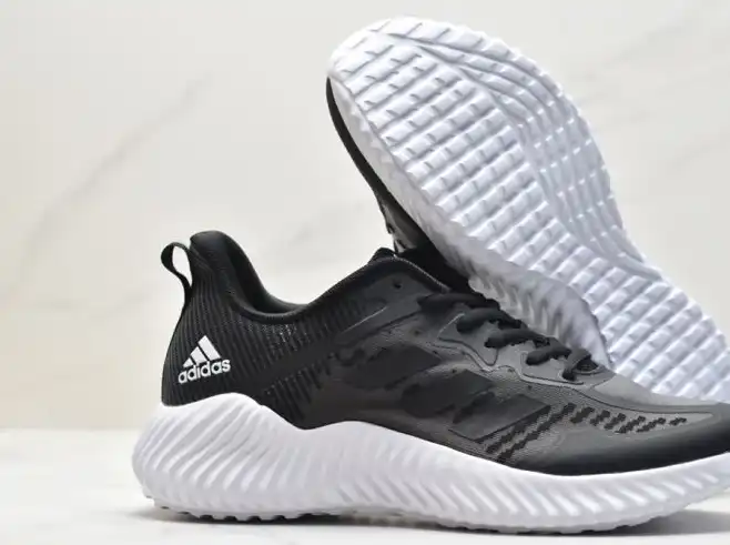 hype Adidas Sneakers