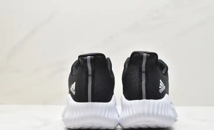 hype Adidas Sneakers