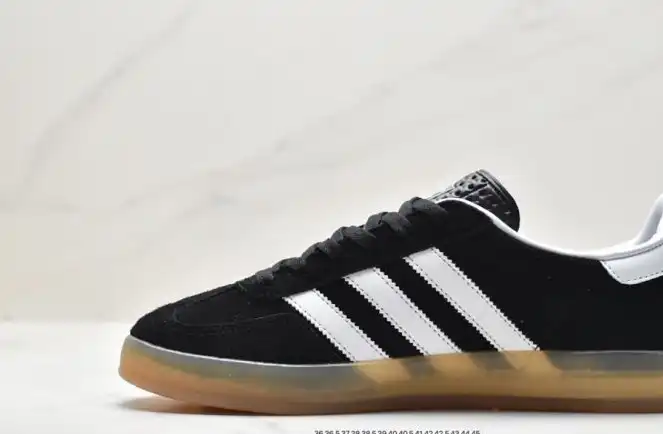 hype Adidas Sneakers